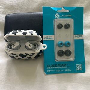 Beats Studio Buds with no cow case and extra tips